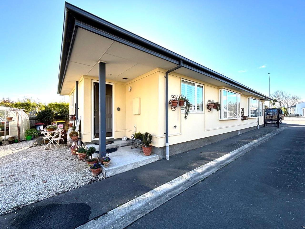 Papanui Paris Inspired Apartment Christchurch Exterior photo